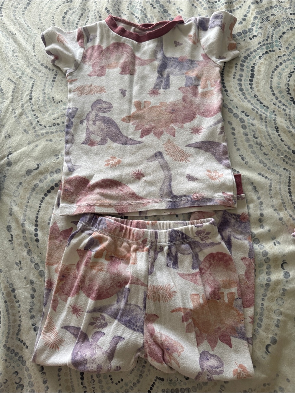 Girls Short-Sleeve Dinosaur Pajama Set in Pink and Purple